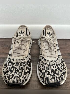 Women’s Adidas Swift Run Black and Cream Leopard Knit Low-Top Sneakers 9